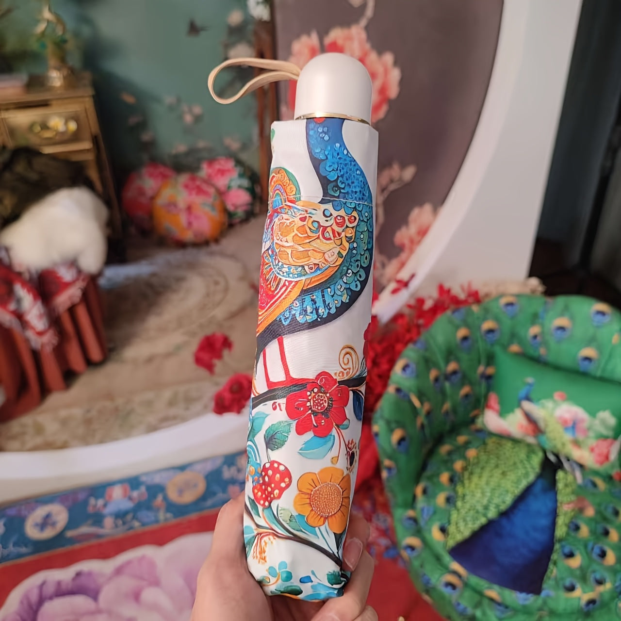 Parapluie pliant motif paon color¨¦ avec protection UV - Compact, l¨¦ger et r¨¦sistant pour soleil ou pluie - Design floral rouge, blanc, bleu, vert, jaune et orange - Ouverture manuelle, 8 baleines en acier